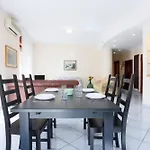 Airy Apartment Near The Sea!