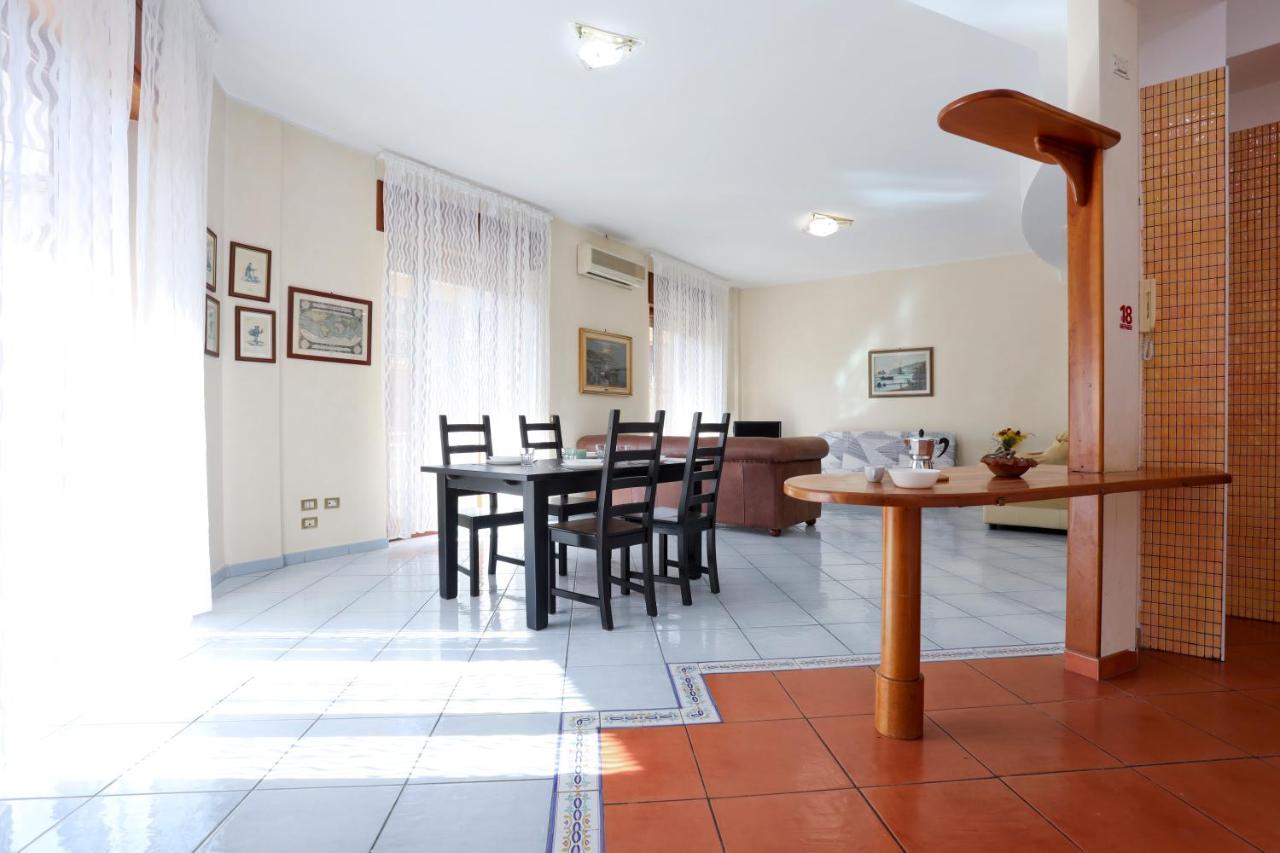 Appartamento Airy Near The Sea! Salerno