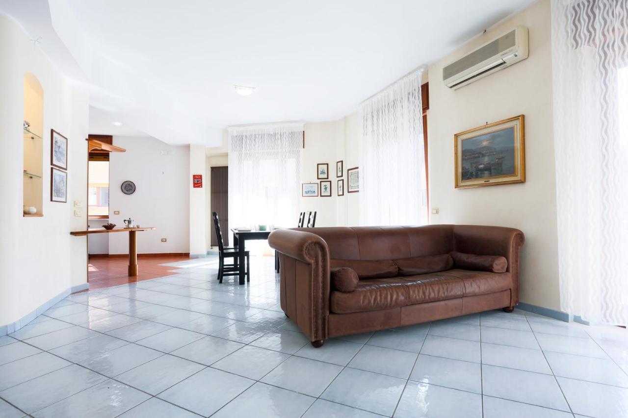 Appartamento Airy Near The Sea! Salerno